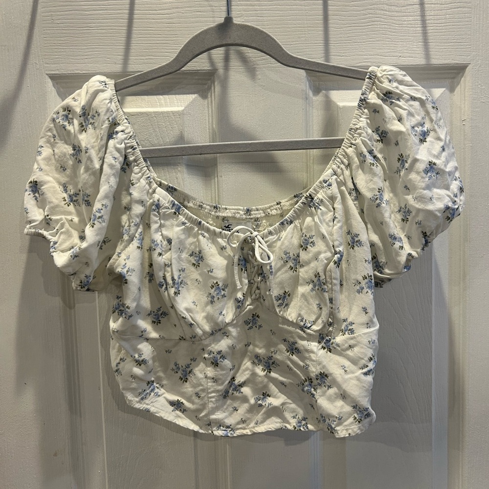 Hollister White with Blue Floral Puff Sleeve Blouse Medium